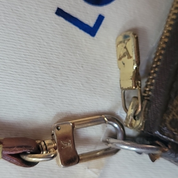 Louis Vuitton Pochette Vintage w/Dust Bag - Picture 7 of 16